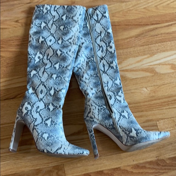 ✖️sold✖️Pretty little thing snake boots - Picture 5 of 7